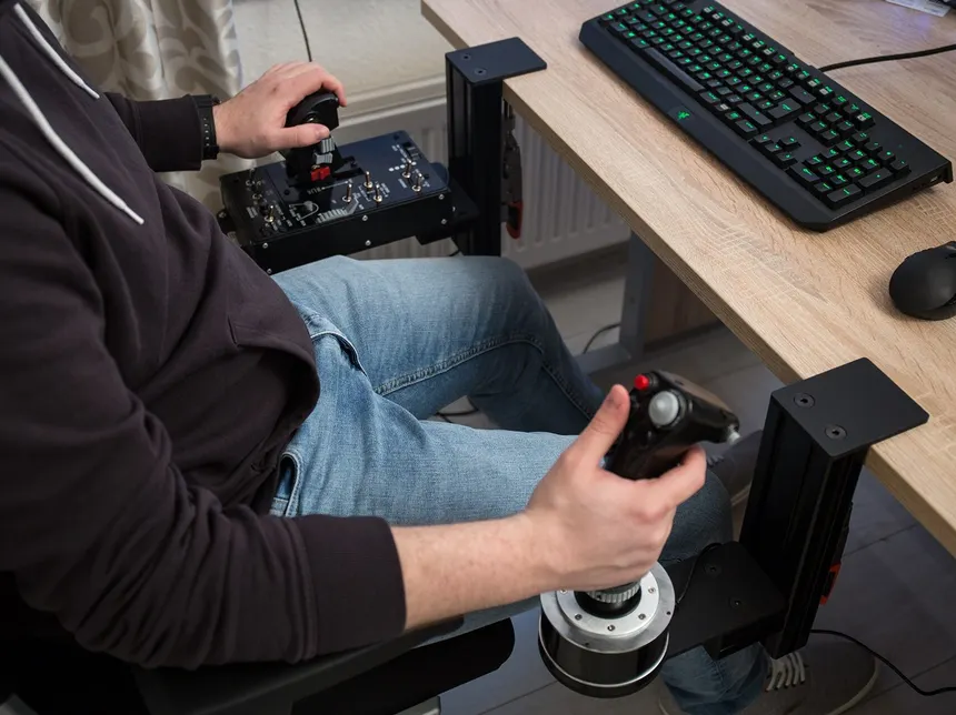 Comment choisir son premier joystick de simulation de vol